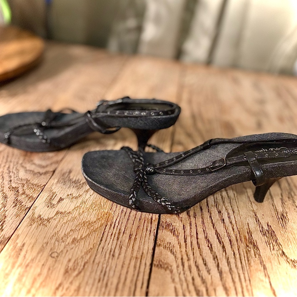 Black strap shoes/sandals/heals. Size 7
